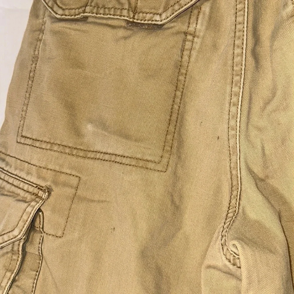 men’s tan Aeropostale cargo shorts size 27